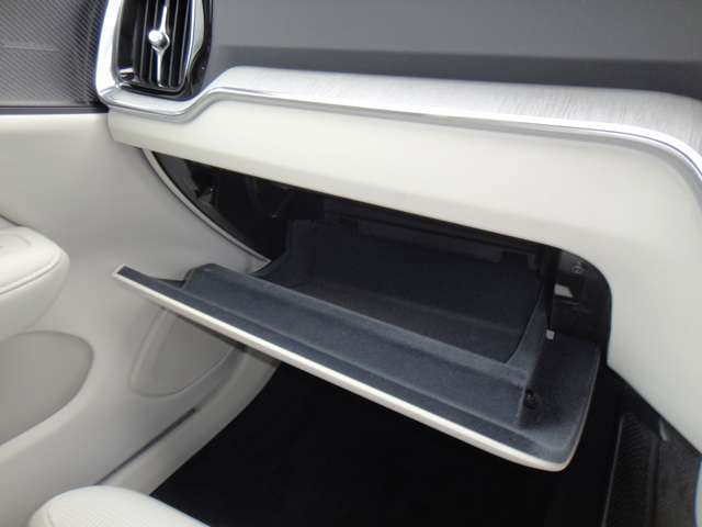 ボルボ Ｖ６０ リチャージ アルティメット Ｔ６ ＡＷＤ プラグイン ハイブリッド ４ＷＤ R6年 (東北) 99