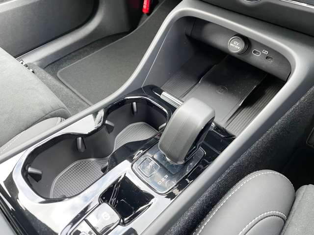 ボルボ ＸＣ４０ アルティメット Ｂ４ ＡＷＤ ダーク エディション ４ＷＤ R6年 (東北) 99