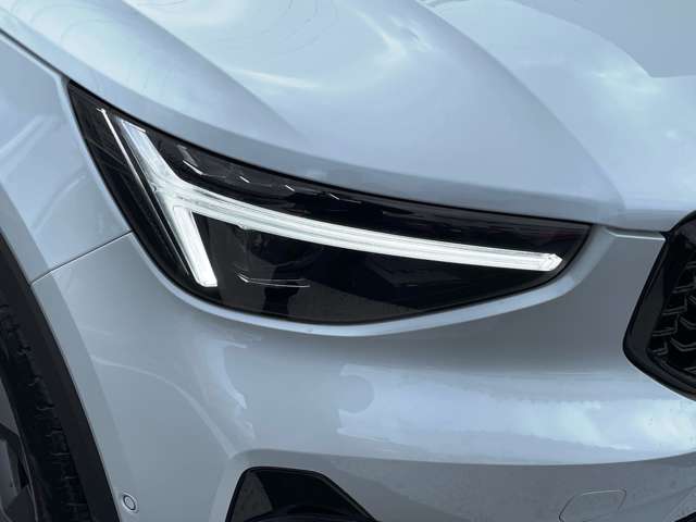 ボルボ ＸＣ４０ アルティメット Ｂ４ ＡＷＤ ダーク エディション ４ＷＤ R6年 (東北) 99