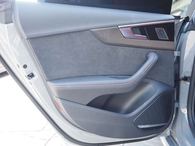 アウディ Ｓ５　スポーツバック ３．０ ４ＷＤ R5年 (近畿) 99