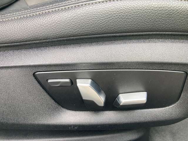 ＢＭＷ ５シリーズ ５２３Ｄ Ｘドライブ Ｍスポーツ ディーゼルターボ ４ＷＤ R3年 (近畿) 99