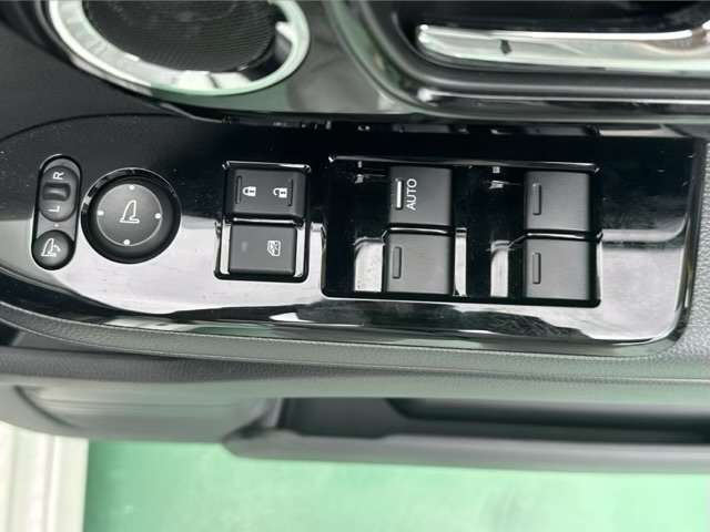 ホンダ Ｎ　ＢＯＸ カスタム ６６０ Ｌ R4年 (東海) 99