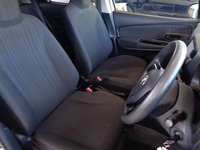 トヨタ ヴィッツ １．３ Ｆ ４ＷＤ H29年 () 99