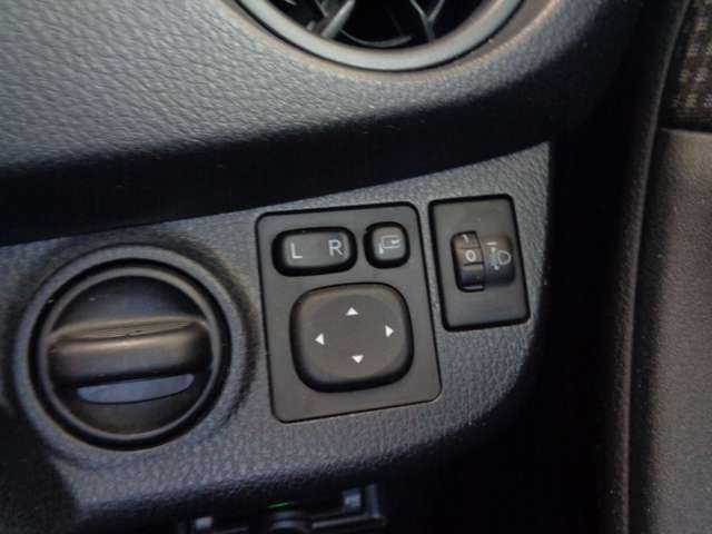 トヨタ ヴィッツ １．３ Ｆ ４ＷＤ H29年 () 99