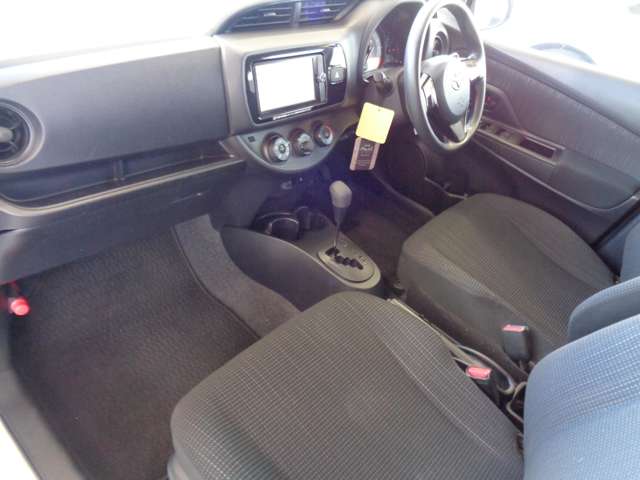 トヨタ ヴィッツ １．３ Ｆ ４ＷＤ H29年 () 99