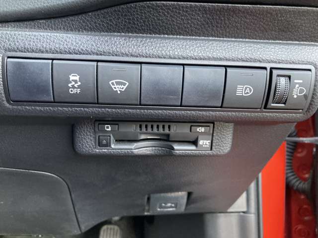 トヨタ カローラ　ツーリング　ハイブリッド １．８ ハイブリッド Ｇ－Ｘ Ｅ－ＦＯＵＲ ４ＷＤ R1年 (東北) 99