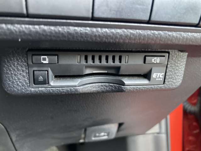 トヨタ カローラ　ツーリング　ハイブリッド １．８ ハイブリッド Ｇ－Ｘ Ｅ－ＦＯＵＲ ４ＷＤ R1年 (東北) 99