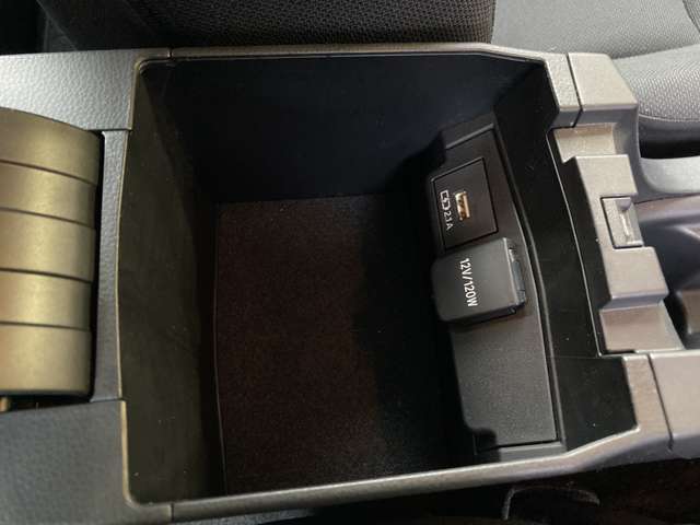 トヨタ カローラ　ツーリング　ハイブリッド １．８ ハイブリッド Ｇ－Ｘ Ｅ－ＦＯＵＲ ４ＷＤ R1年 (東北) 99