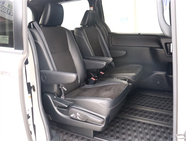 トヨタ ノア １．８ ハイブリッド ＳＩ ＷＸＢ H30年 (関東) 99