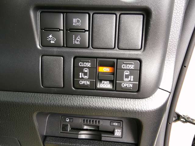 トヨタ ノア ２．０ ＳＩ ＷＸＢＩＩ R2年 (関東) 99