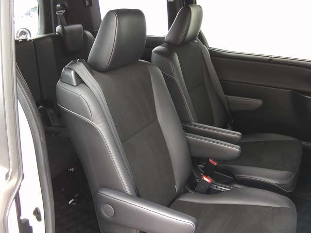 トヨタ ノア ２．０ ＳＩ ＷＸＢＩＩ R2年 (関東) 99