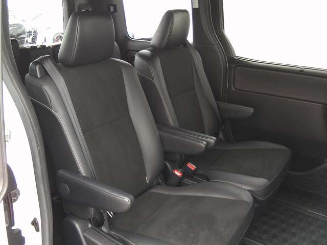 トヨタ ノア ２．０ ＳＩ ＷＸＢＩＩ R2年 (関東) 99