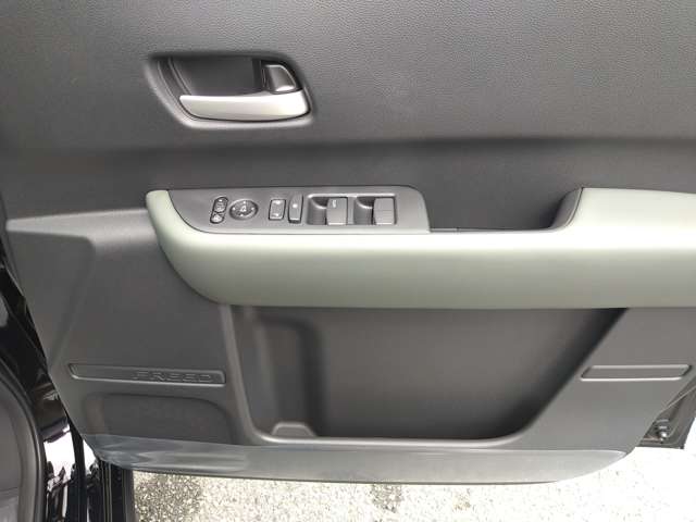 ホンダ フリード　ハイブリッド １．５ Ｅ：ＨＥＶ クロスター R6年 (九州・沖縄) 99