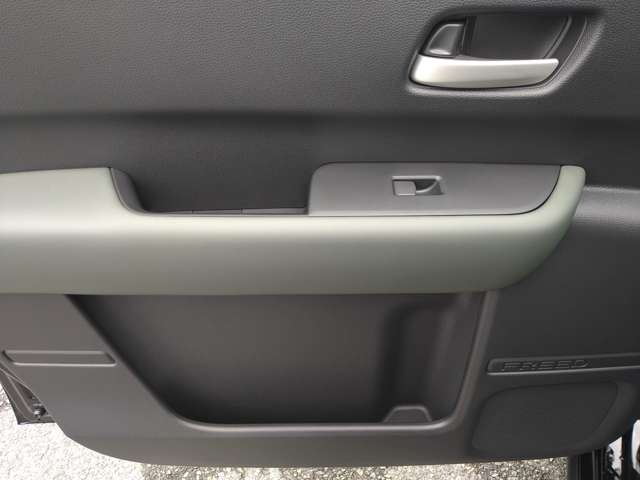 ホンダ フリード　ハイブリッド １．５ Ｅ：ＨＥＶ クロスター R6年 (九州・沖縄) 99