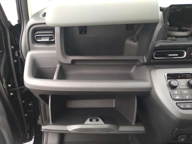 ホンダ フリード　ハイブリッド １．５ Ｅ：ＨＥＶ クロスター R6年 (九州・沖縄) 99