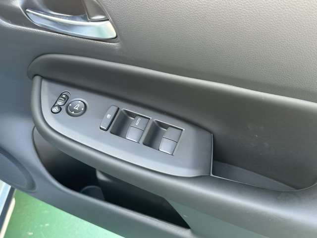 ホンダ フィット １．５ クロスター R6年 (東海) 99