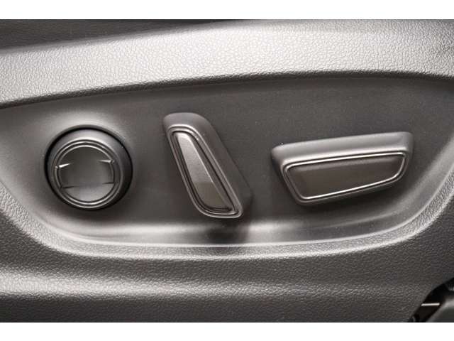 トヨタ クラウン　スポーツ　ハイブリッド ２．５ Ｚ Ｅ－ＦＯＵＲ ４ＷＤ R6年 (東海) 99