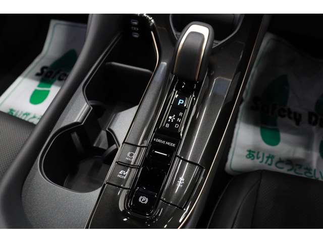 トヨタ クラウン　スポーツ　ハイブリッド ２．５ Ｚ Ｅ－ＦＯＵＲ ４ＷＤ R6年 (東海) 99