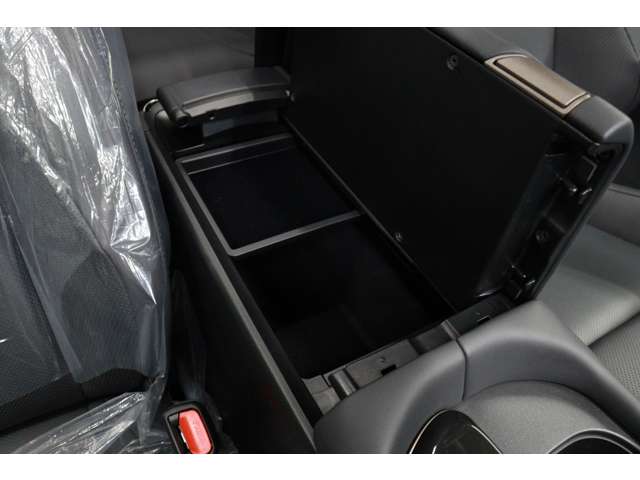 トヨタ クラウン　スポーツ　ハイブリッド ２．５ Ｚ Ｅ－ＦＯＵＲ ４ＷＤ R6年 (東海) 99