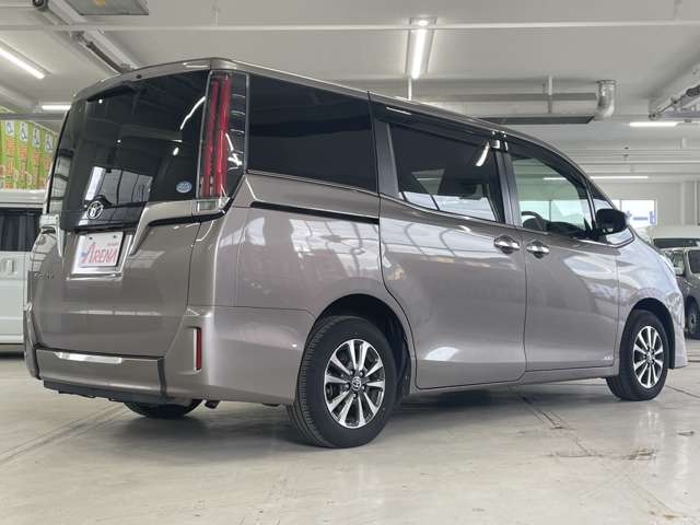 トヨタ エスクァイア ２．０ ＸＩ ウェルキャブ スロープタイプ タイプＩＩ サードシート付 ４ＷＤ R1年 (北海道) 99