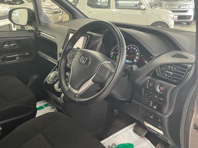 トヨタ エスクァイア ２．０ ＸＩ ウェルキャブ スロープタイプ タイプＩＩ サードシート付 ４ＷＤ R1年 (北海道) 99