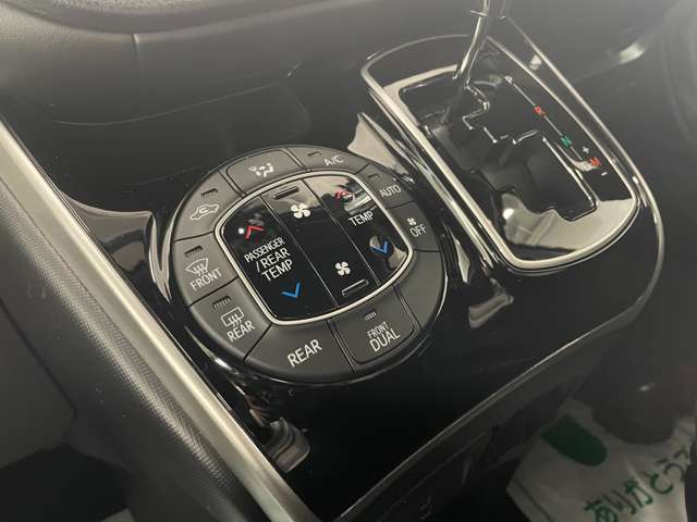 トヨタ エスクァイア ２．０ ＸＩ ウェルキャブ スロープタイプ タイプＩＩ サードシート付 ４ＷＤ R1年 (北海道) 99