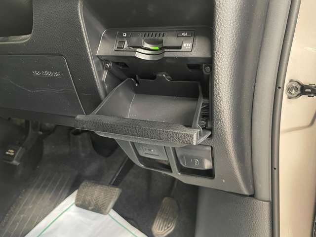 トヨタ エスクァイア ２．０ ＸＩ ウェルキャブ スロープタイプ タイプＩＩ サードシート付 ４ＷＤ R1年 (北海道) 99