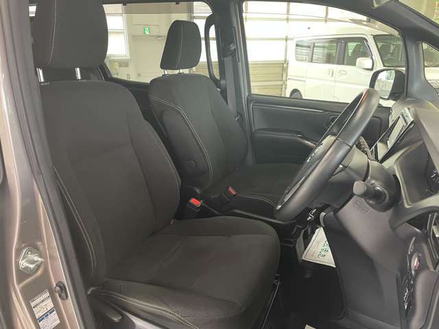 トヨタ エスクァイア ２．０ ＸＩ ウェルキャブ スロープタイプ タイプＩＩ サードシート付 ４ＷＤ R1年 (北海道) 99