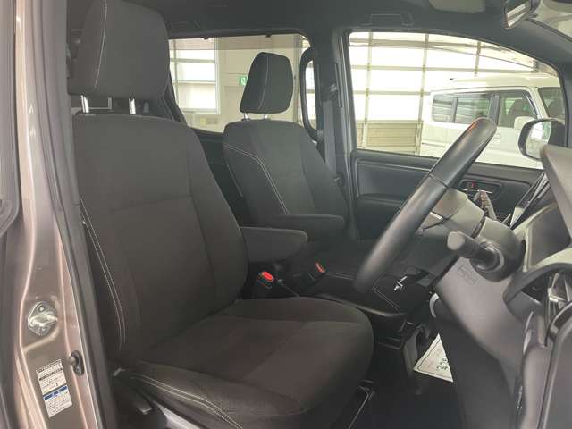 トヨタ エスクァイア ２．０ ＸＩ ウェルキャブ スロープタイプ タイプＩＩ サードシート付 ４ＷＤ R1年 (北海道) 99