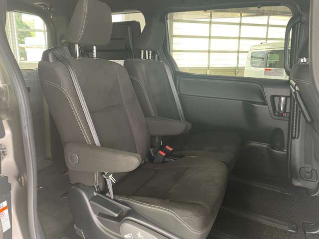 トヨタ エスクァイア ２．０ ＸＩ ウェルキャブ スロープタイプ タイプＩＩ サードシート付 ４ＷＤ R1年 (北海道) 99