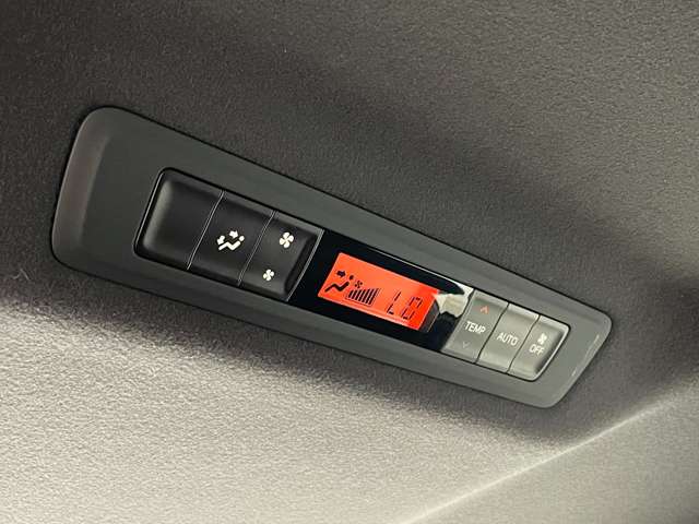 トヨタ エスクァイア ２．０ ＸＩ ウェルキャブ スロープタイプ タイプＩＩ サードシート付 ４ＷＤ R1年 (北海道) 99