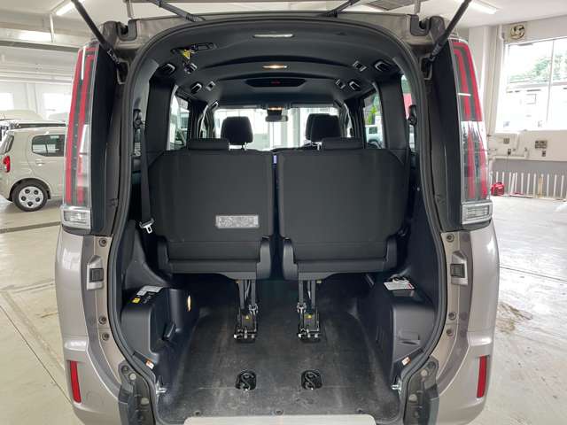 トヨタ エスクァイア ２．０ ＸＩ ウェルキャブ スロープタイプ タイプＩＩ サードシート付 ４ＷＤ R1年 (北海道) 99