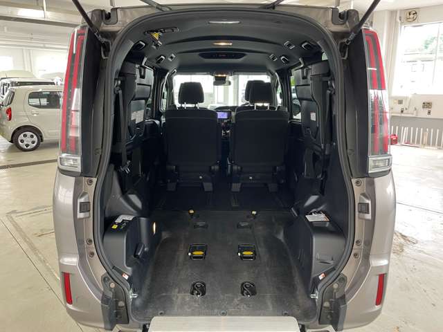 トヨタ エスクァイア ２．０ ＸＩ ウェルキャブ スロープタイプ タイプＩＩ サードシート付 ４ＷＤ R1年 (北海道) 99