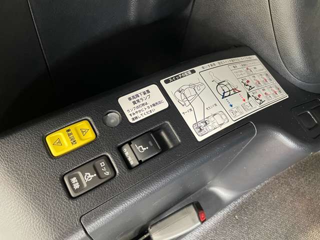 トヨタ エスクァイア ２．０ ＸＩ ウェルキャブ スロープタイプ タイプＩＩ サードシート付 ４ＷＤ R1年 (北海道) 99