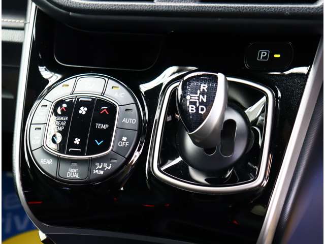 トヨタ エスクァイア　ハイブリッド １．８ ハイブリッド ＧＩ R1年 (関東) 99