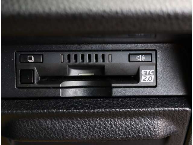 トヨタ エスクァイア　ハイブリッド １．８ ハイブリッド ＧＩ R1年 (関東) 99