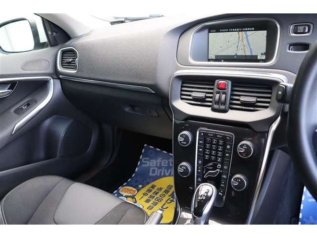 ボルボ Ｖ４０ Ｄ４ モメンタム ディーゼルターボ H28年 (関東) 99