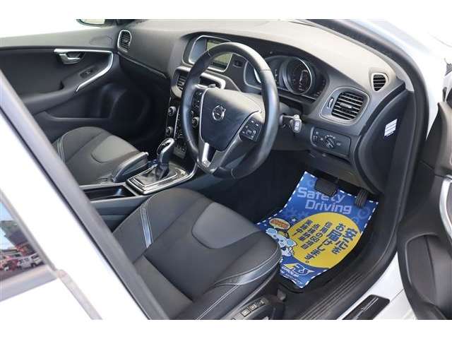 ボルボ Ｖ４０ Ｄ４ モメンタム ディーゼルターボ H28年 (関東) 99