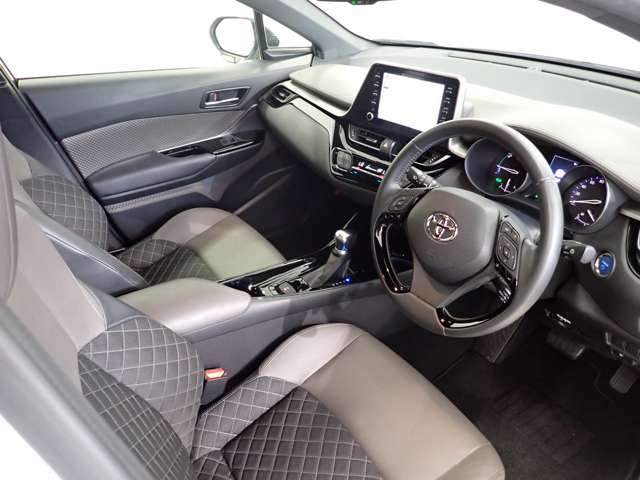 トヨタ Ｃ−ＨＲ ハイブリッド １．８ Ｇ R4年 (関東) 99