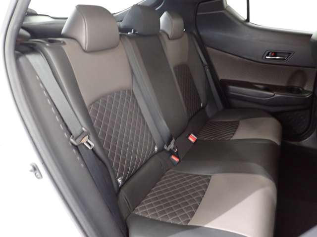 トヨタ Ｃ−ＨＲ ハイブリッド １．８ Ｇ R4年 (関東) 99