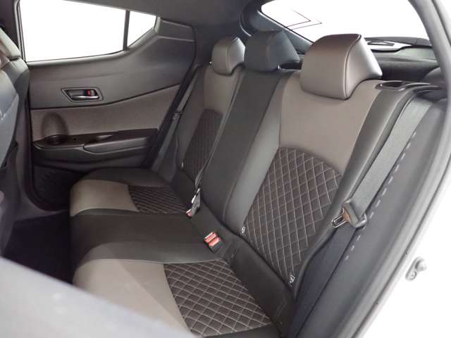 トヨタ Ｃ−ＨＲ ハイブリッド １．８ Ｇ R4年 (関東) 99