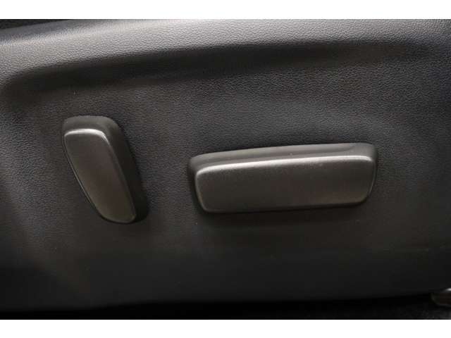 トヨタ ハイラックス ２．４ Ｚ ＧＲスポーツ ディーゼルターボ ４ＷＤ R5年 (東海) 99