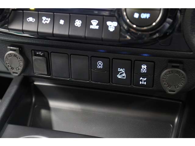 トヨタ ハイラックス ２．４ Ｚ ＧＲスポーツ ディーゼルターボ ４ＷＤ R5年 (東海) 99