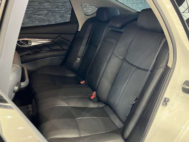 日産 フーガ　ハイブリッド ３．５ H27年 (関東) 99