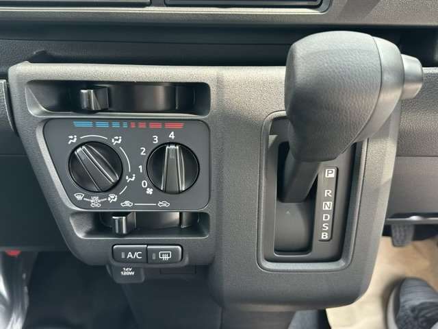 ダイハツ ハイゼットカーゴ ６６０ デラックス ４ＷＤ R6年 (東海) 99