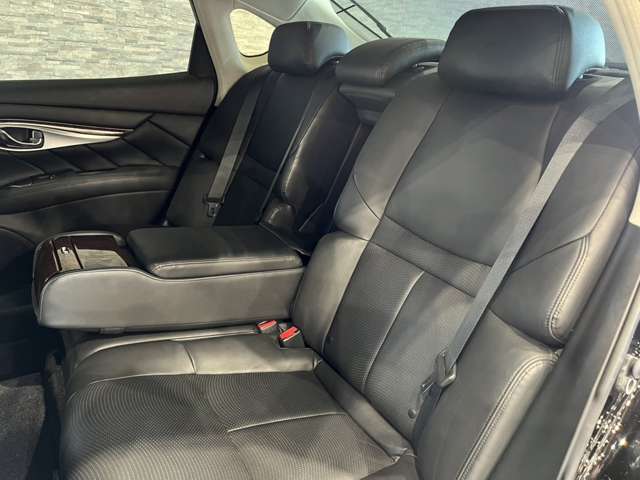 日産 フーガ ２．５ ２５０ＶＩＰ H27年 (関東) 99