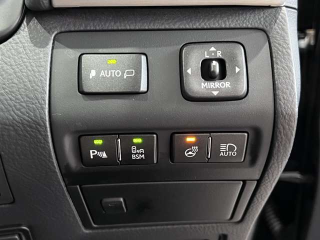 レクサス ＬＳハイブリッド ６００Ｈ バージョンＬ ４ＷＤ H29年 (関東) 99