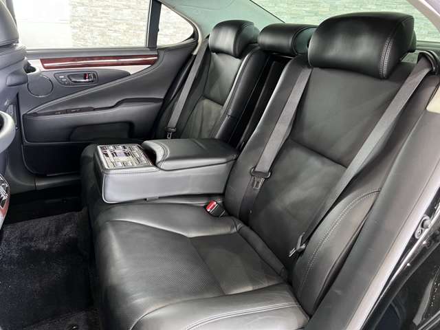 レクサス ＬＳハイブリッド ６００Ｈ バージョンＬ ４ＷＤ H29年 (関東) 99