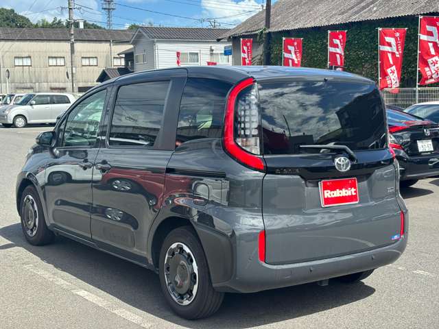 トヨタ シエンタ　ハイブリッド ハイブリッド １．５ Ｚ R4年 (中国) 99