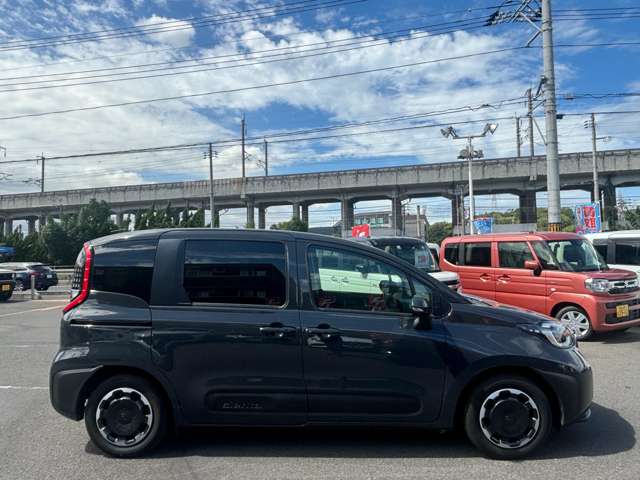 トヨタ シエンタ　ハイブリッド ハイブリッド １．５ Ｚ R4年 (中国) 99